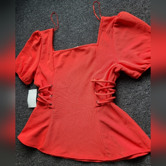 Cute blouse - Picture 1 of 4